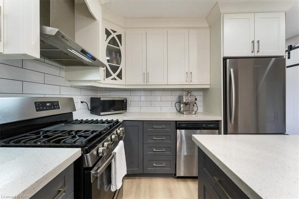 171 Britannia Avenue, Hamilton, ON - Indoor Photo Showing Kitchen