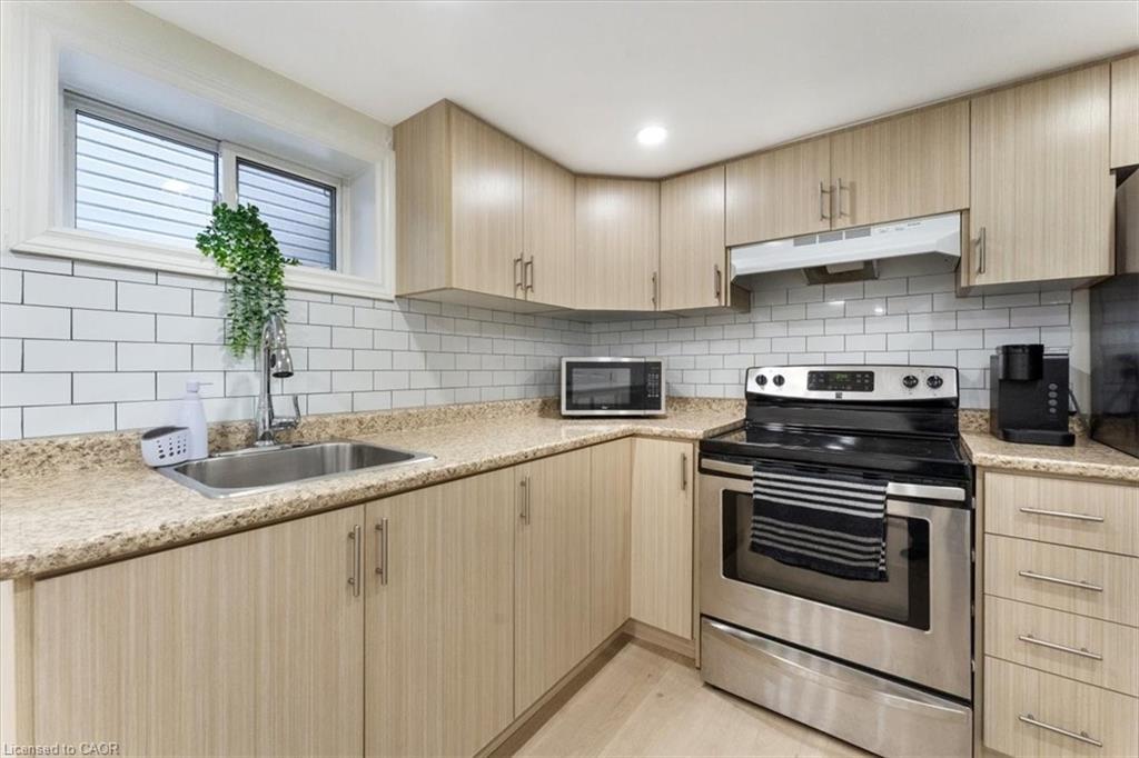 171 Britannia Avenue, Hamilton, ON - Indoor Photo Showing Kitchen