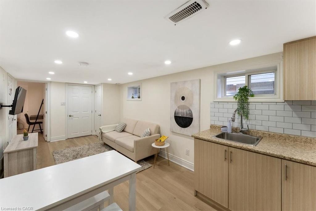 171 Britannia Avenue, Hamilton, ON - Indoor