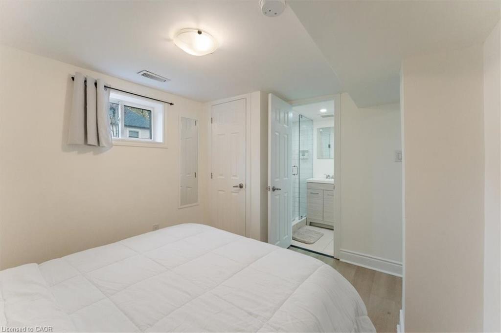 171 Britannia Avenue, Hamilton, ON - Indoor Photo Showing Bedroom