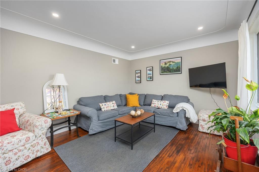1140 2Nd Concession Concession W, Flamborough, ON - Indoor Photo Showing Living Room