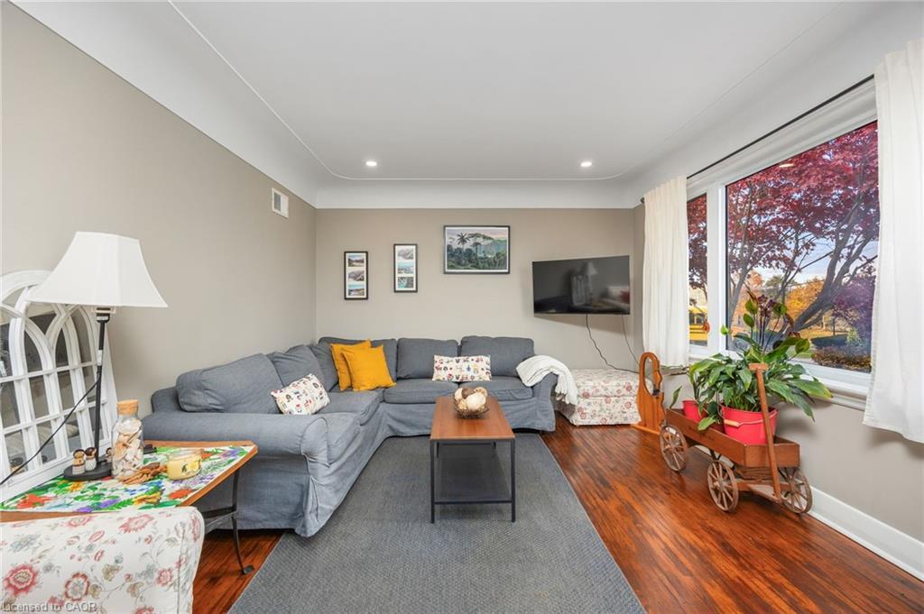 1140 2Nd Concession Concession W, Flamborough, ON - Indoor Photo Showing Living Room