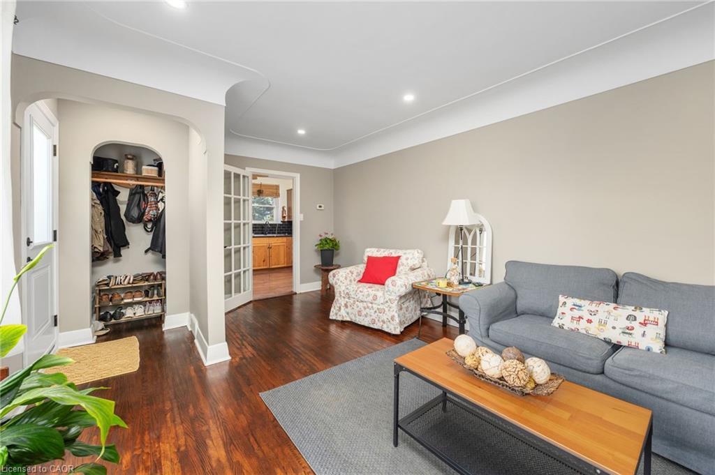 1140 2Nd Concession Concession W, Flamborough, ON - Indoor Photo Showing Living Room