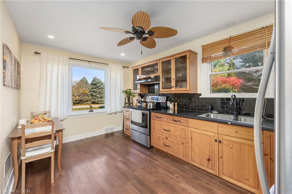 1140 2Nd Concession Concession W, Flamborough, ON - Indoor Photo Showing Kitchen With Double Sink