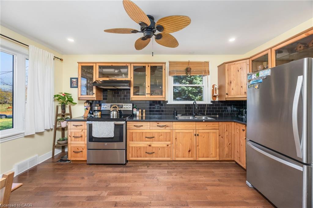 1140 2Nd Concession Concession W, Flamborough, ON - Indoor Photo Showing Kitchen With Double Sink