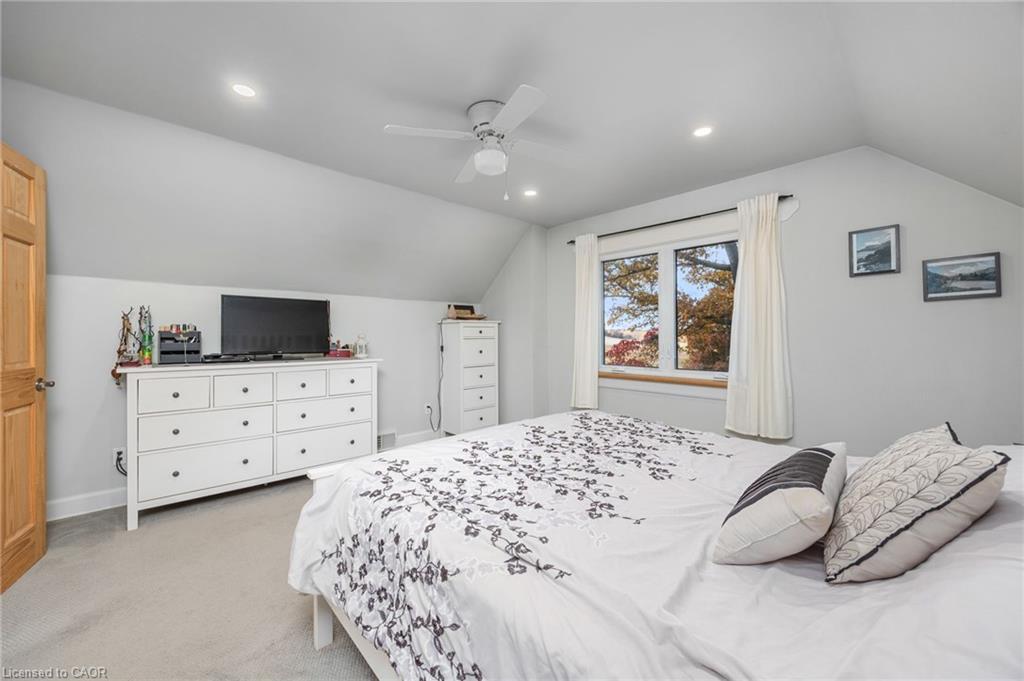 1140 2Nd Concession Concession W, Flamborough, ON - Indoor Photo Showing Bedroom