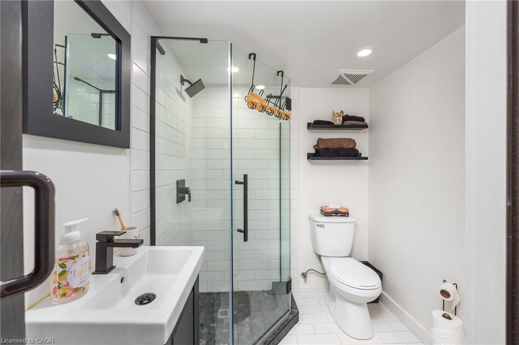 1140 2Nd Concession Concession W, Flamborough, ON - Indoor Photo Showing Bathroom