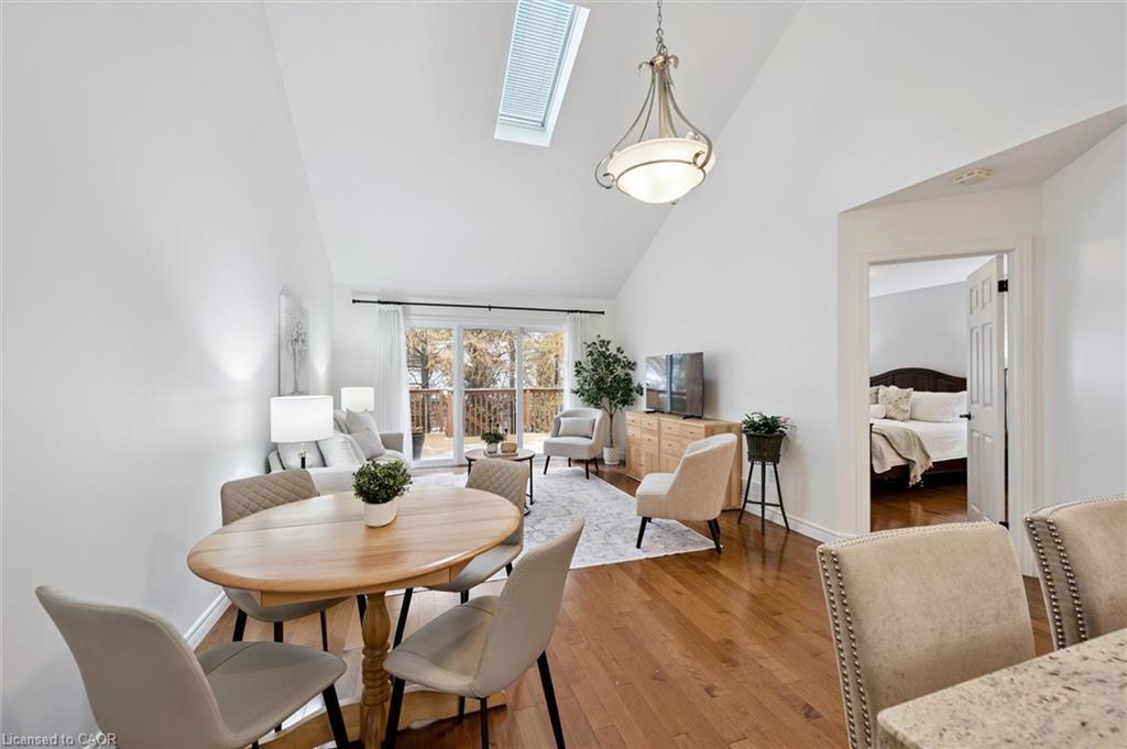 92 Schroder Crescent, Guelph, ON - Indoor Photo Showing Dining Room