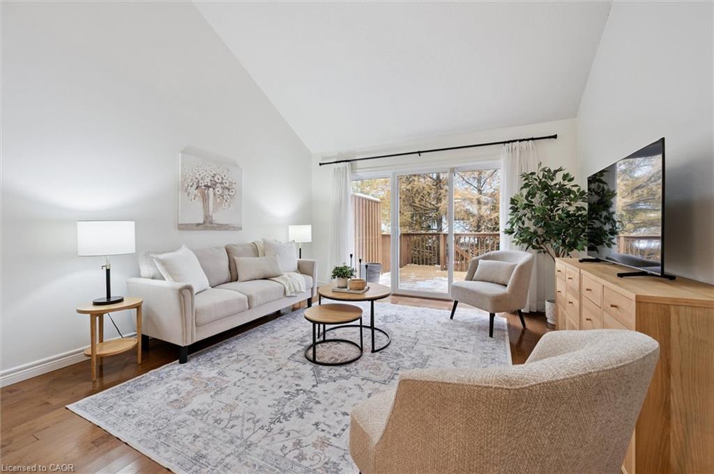 92 Schroder Crescent, Guelph, ON - Indoor Photo Showing Living Room