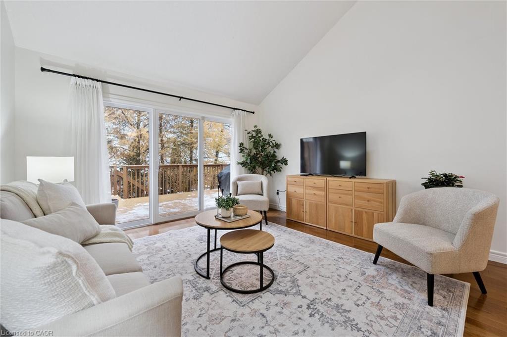 92 Schroder Crescent, Guelph, ON - Indoor Photo Showing Living Room