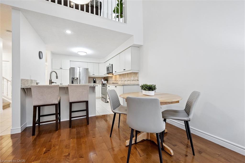92 Schroder Crescent, Guelph, ON - Indoor Photo Showing Dining Room