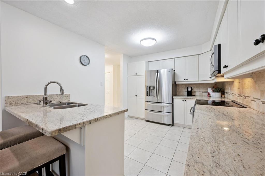 92 Schroder Crescent, Guelph, ON - Indoor Photo Showing Kitchen With Double Sink
