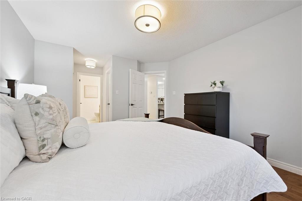 92 Schroder Crescent, Guelph, ON - Indoor Photo Showing Bedroom