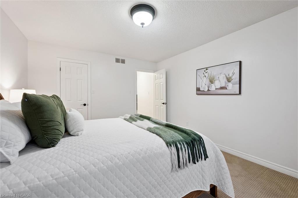 92 Schroder Crescent, Guelph, ON - Indoor Photo Showing Bedroom