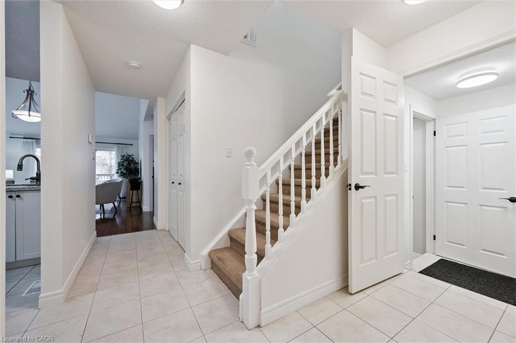 92 Schroder Crescent, Guelph, ON - Indoor Photo Showing Other Room