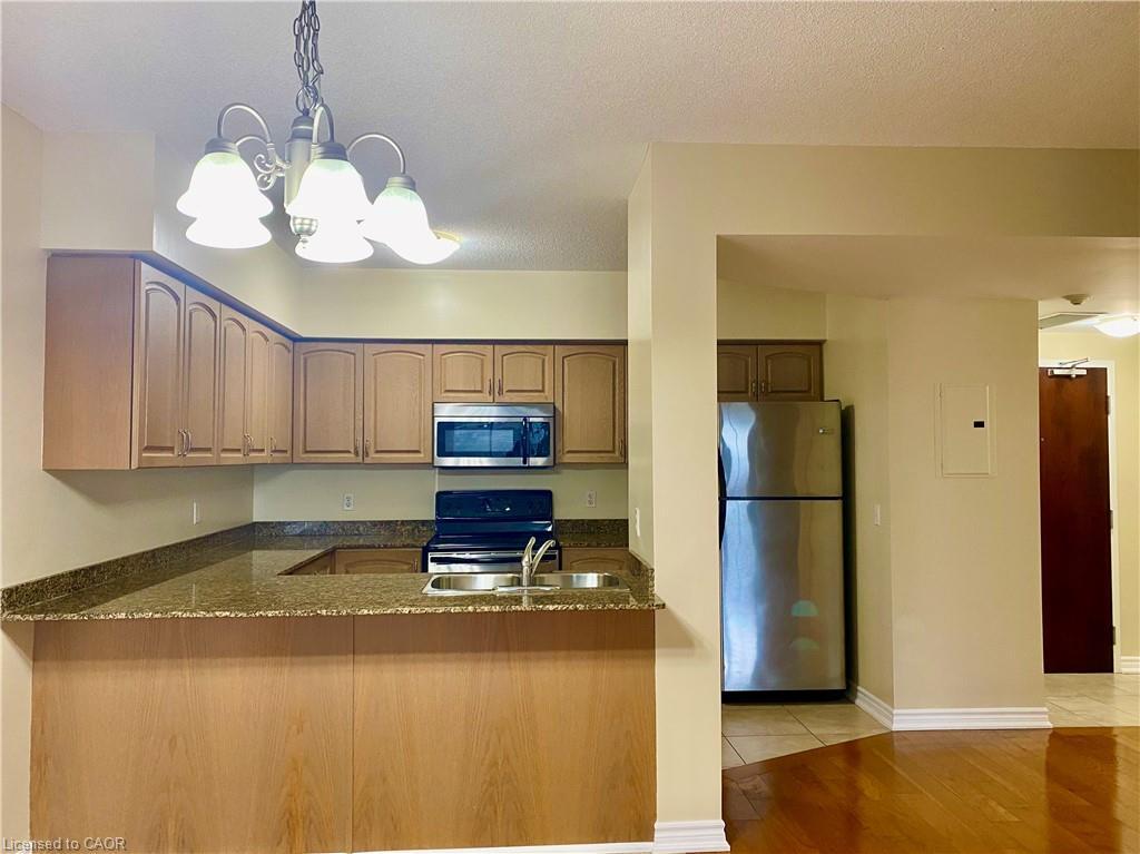 606-47 Caroline Street N, Hamilton, ON - Indoor Photo Showing Kitchen