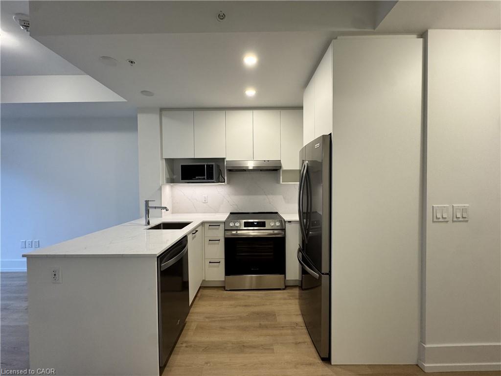 609-206 King Street W, Hamilton, ON - Indoor Photo Showing Kitchen With Upgraded Kitchen