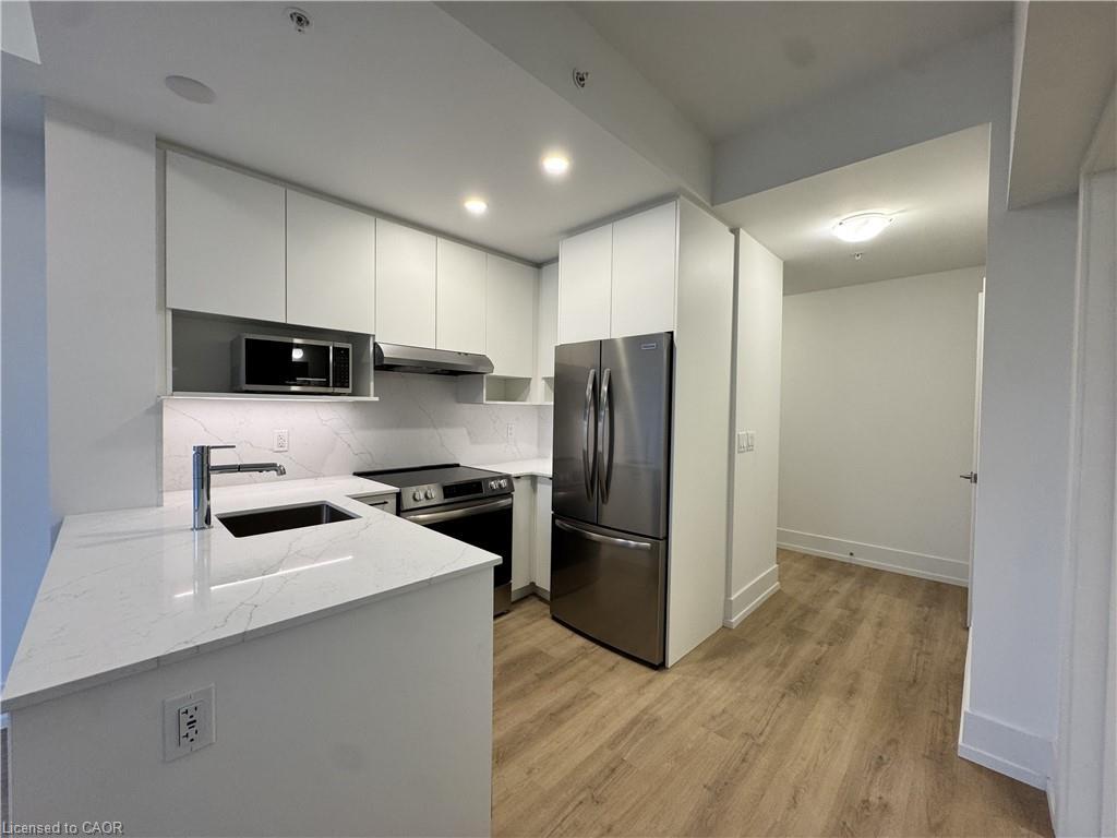 609-206 King Street W, Hamilton, ON - Indoor Photo Showing Kitchen With Double Sink With Upgraded Kitchen