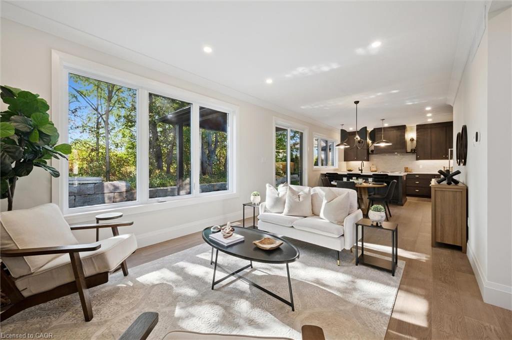 4 Winders Trail, Ingersoll, ON - Indoor Photo Showing Living Room