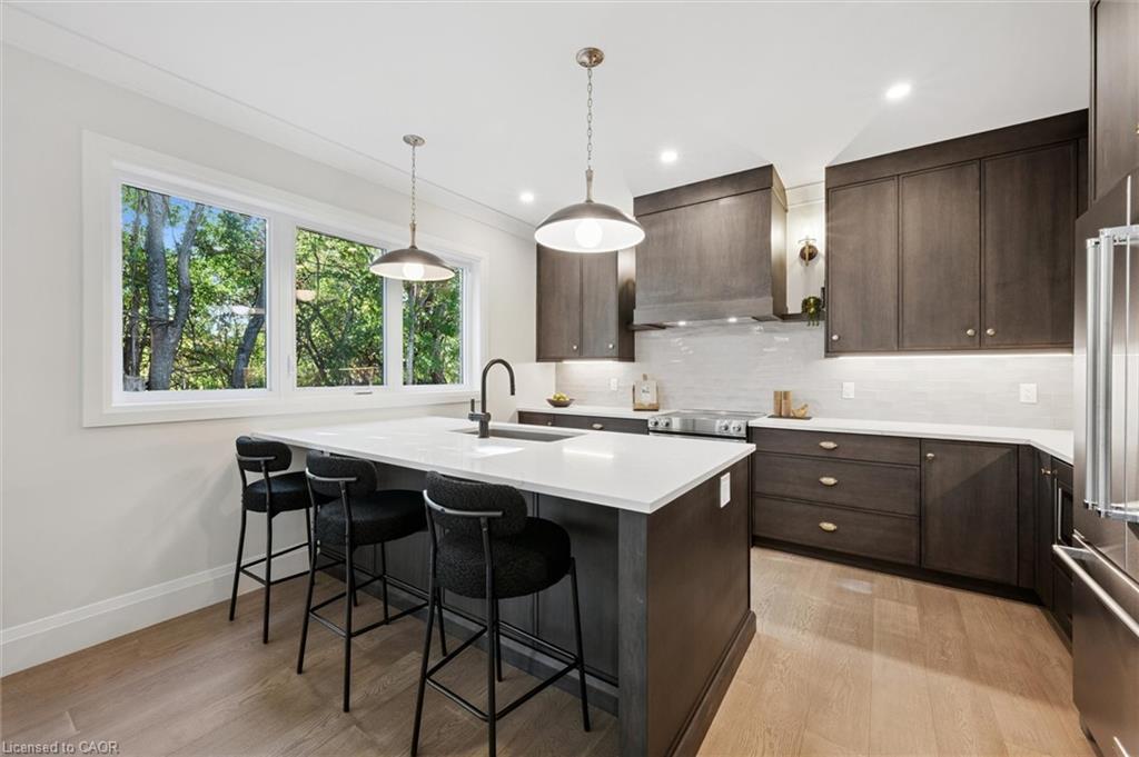 4 Winders Trail, Ingersoll, ON - Indoor Photo Showing Kitchen With Upgraded Kitchen