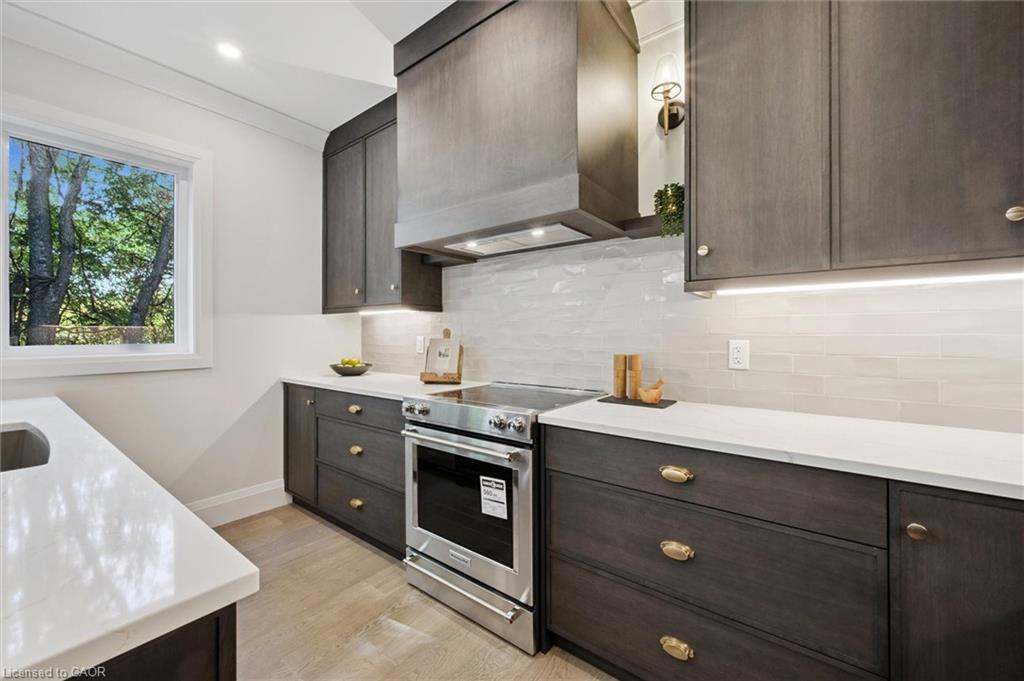 4 Winders Trail, Ingersoll, ON - Indoor Photo Showing Kitchen With Upgraded Kitchen