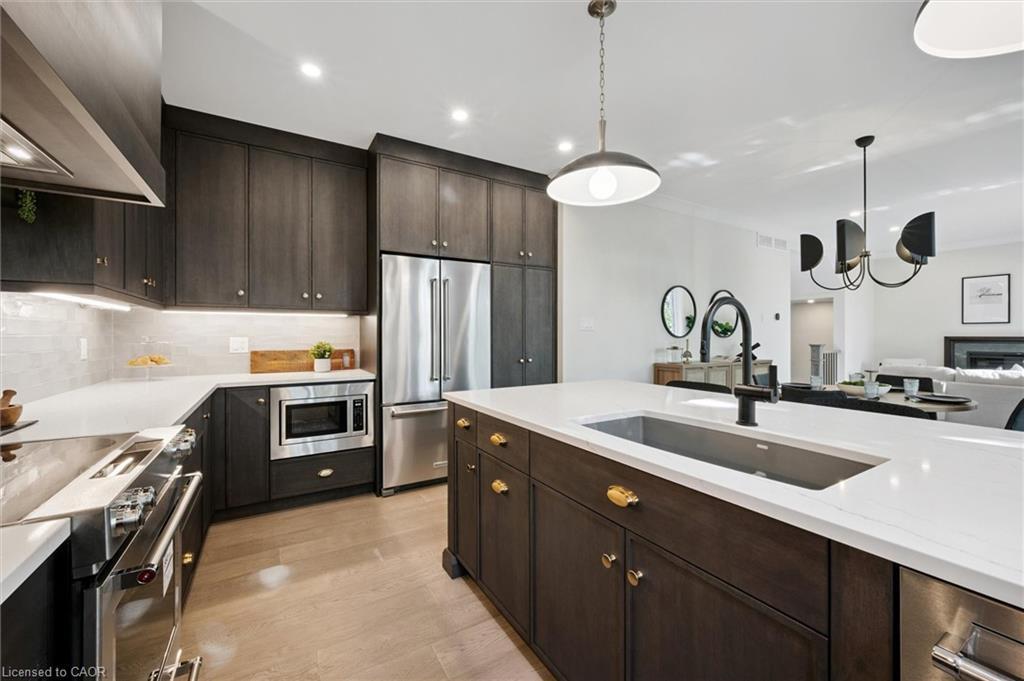 4 Winders Trail, Ingersoll, ON - Indoor Photo Showing Kitchen With Stainless Steel Kitchen With Upgraded Kitchen