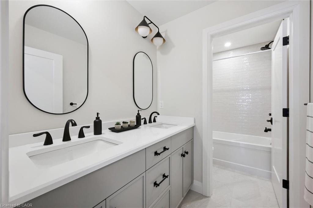 4 Winders Trail, Ingersoll, ON - Indoor Photo Showing Bathroom
