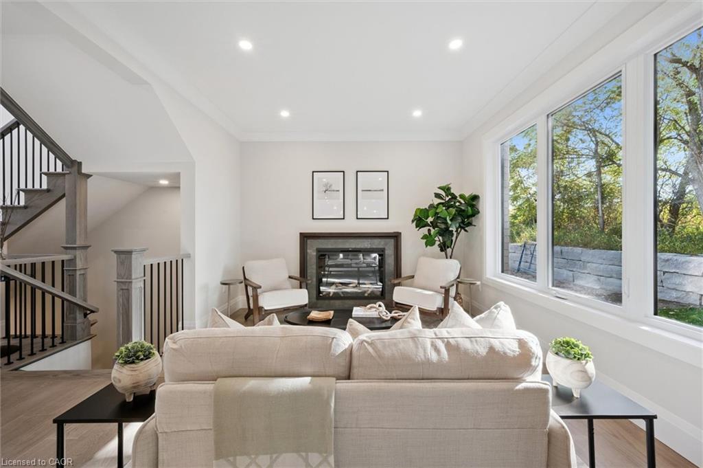 4 Winders Trail, Ingersoll, ON - Indoor Photo Showing Living Room