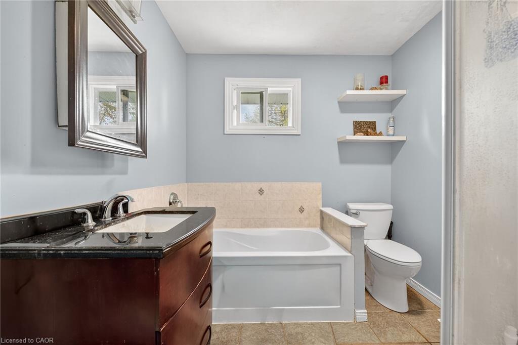 1413 Edgewood Road, Hamilton, ON - Indoor Photo Showing Bathroom