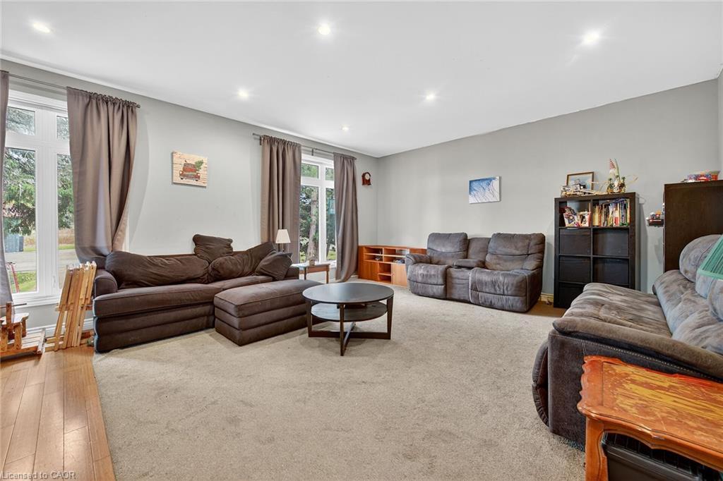 1413 Edgewood Road, Hamilton, ON - Indoor Photo Showing Living Room