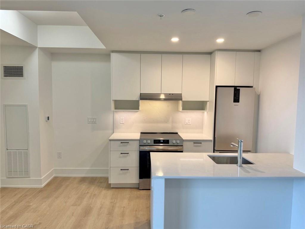 711-206 King Street W, Hamilton, ON - Indoor Photo Showing Kitchen With Upgraded Kitchen