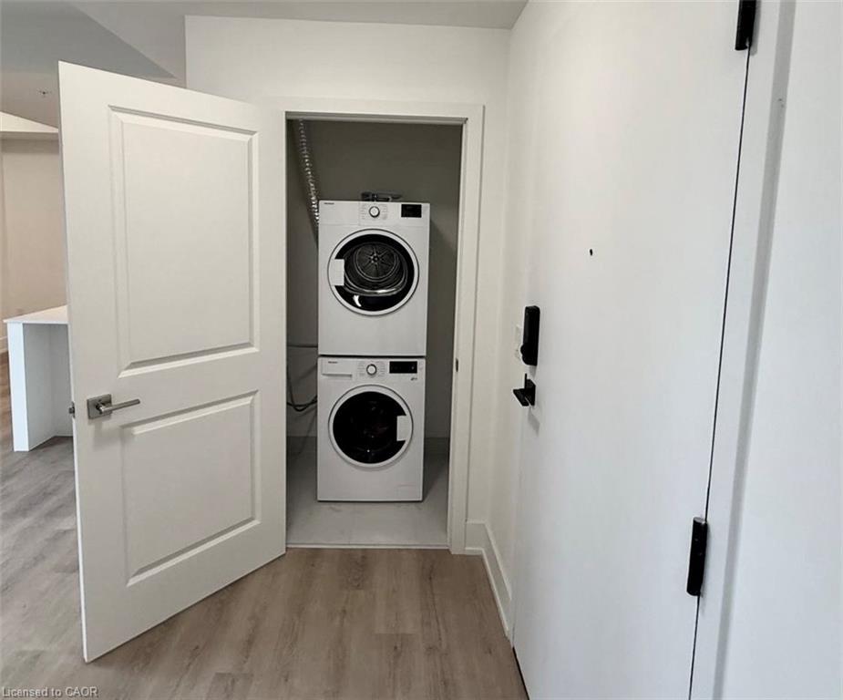 711-206 King Street W, Hamilton, ON - Indoor Photo Showing Laundry Room
