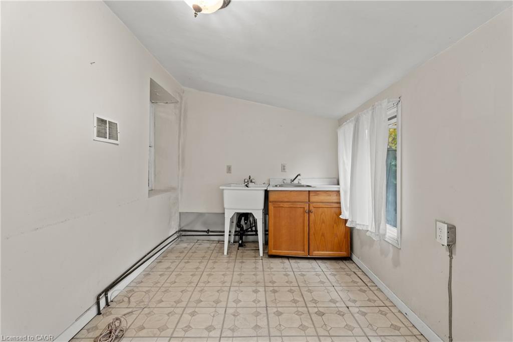 156 Macnab Street N, Hamilton, ON - Indoor Photo Showing Other Room
