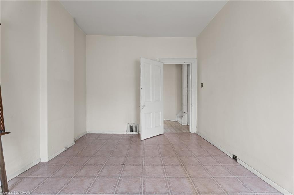 156 Macnab Street N, Hamilton, ON - Indoor Photo Showing Other Room