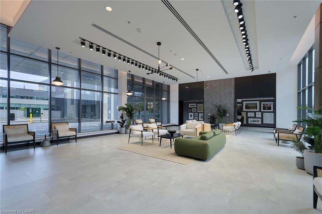 910-15 Glebe Street, Waterloo, ON - Indoor Photo Showing Other Room