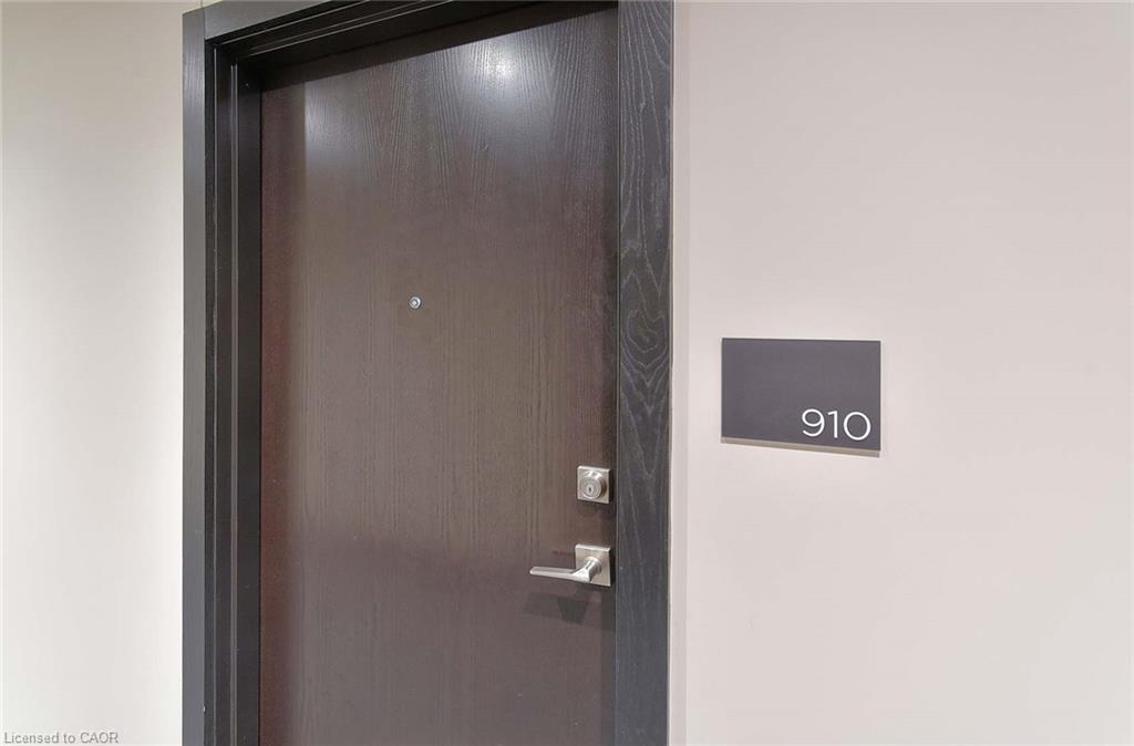 910-15 Glebe Street, Waterloo, ON - Indoor Photo Showing Other Room