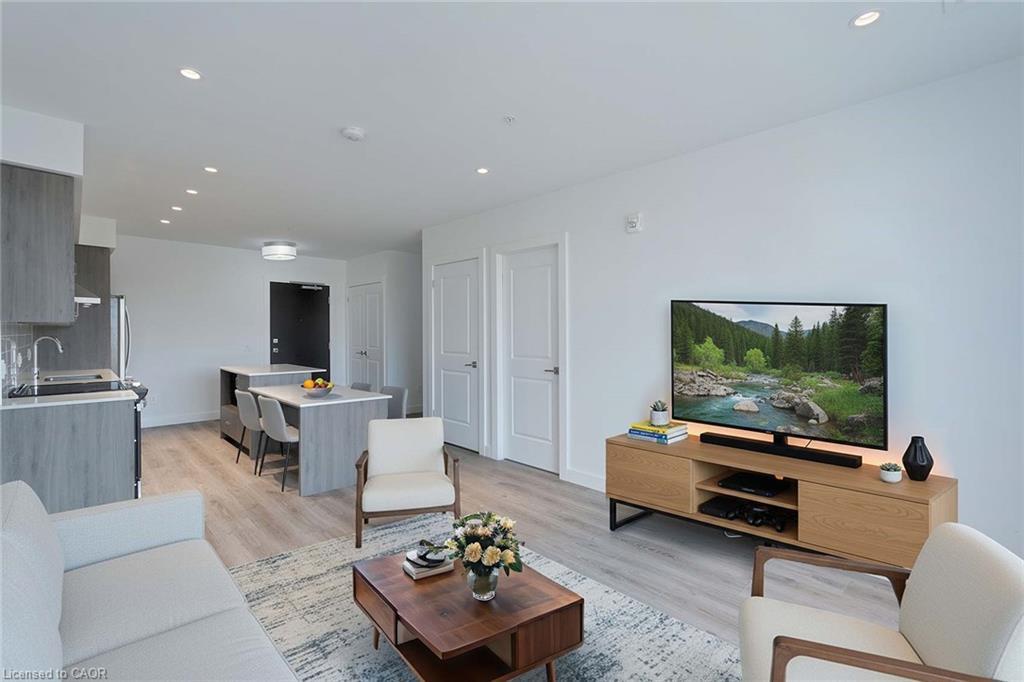 910-15 Glebe Street, Waterloo, ON - Indoor Photo Showing Living Room