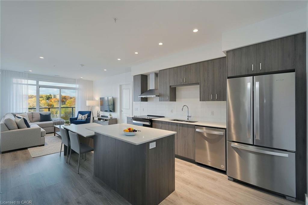 910-15 Glebe Street, Waterloo, ON - Indoor Photo Showing Kitchen With Stainless Steel Kitchen With Upgraded Kitchen