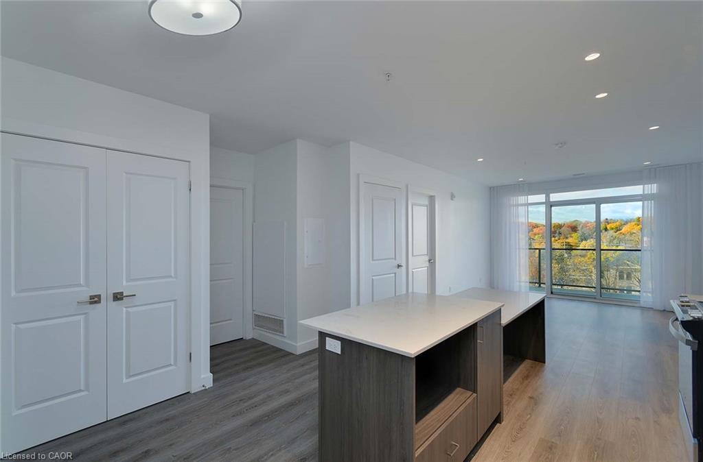 910-15 Glebe Street, Waterloo, ON - Indoor Photo Showing Other Room