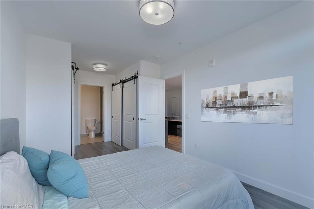 910-15 Glebe Street, Waterloo, ON - Indoor Photo Showing Bedroom