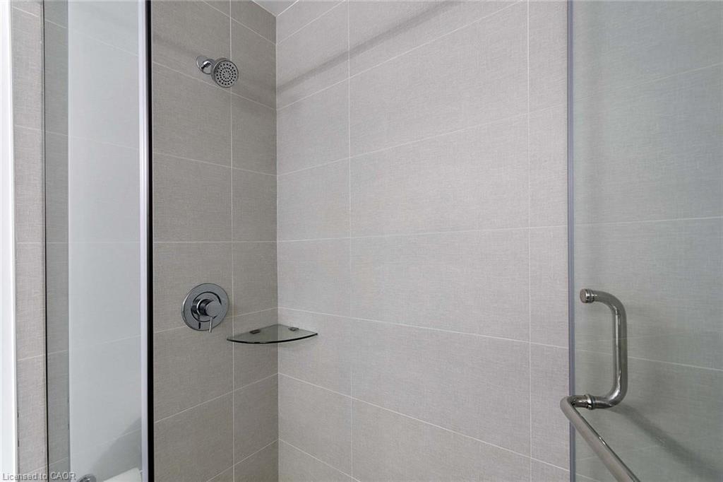 910-15 Glebe Street, Waterloo, ON - Indoor Photo Showing Bathroom