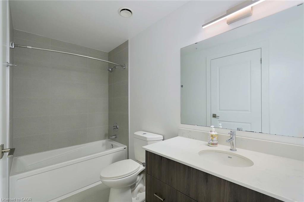 910-15 Glebe Street, Waterloo, ON - Indoor Photo Showing Bathroom