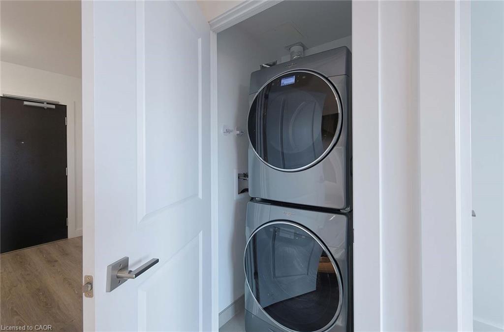 910-15 Glebe Street, Waterloo, ON - Indoor Photo Showing Laundry Room