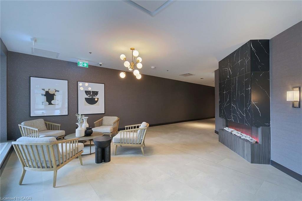 910-15 Glebe Street, Waterloo, ON - Indoor Photo Showing Other Room