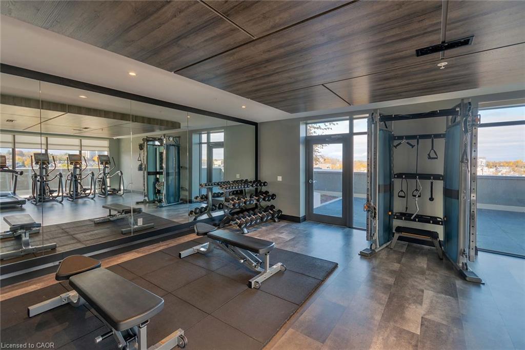 910-15 Glebe Street, Waterloo, ON - Indoor Photo Showing Gym Room