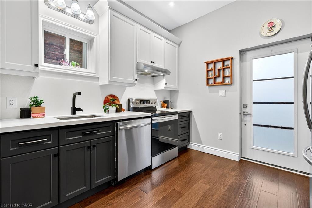 36 Ashley Street, Hamilton, ON - Indoor Photo Showing Kitchen