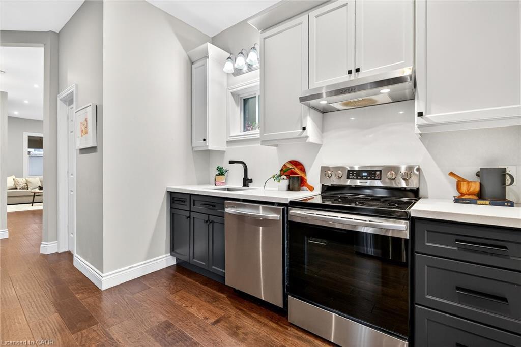 36 Ashley Street, Hamilton, ON - Indoor Photo Showing Kitchen