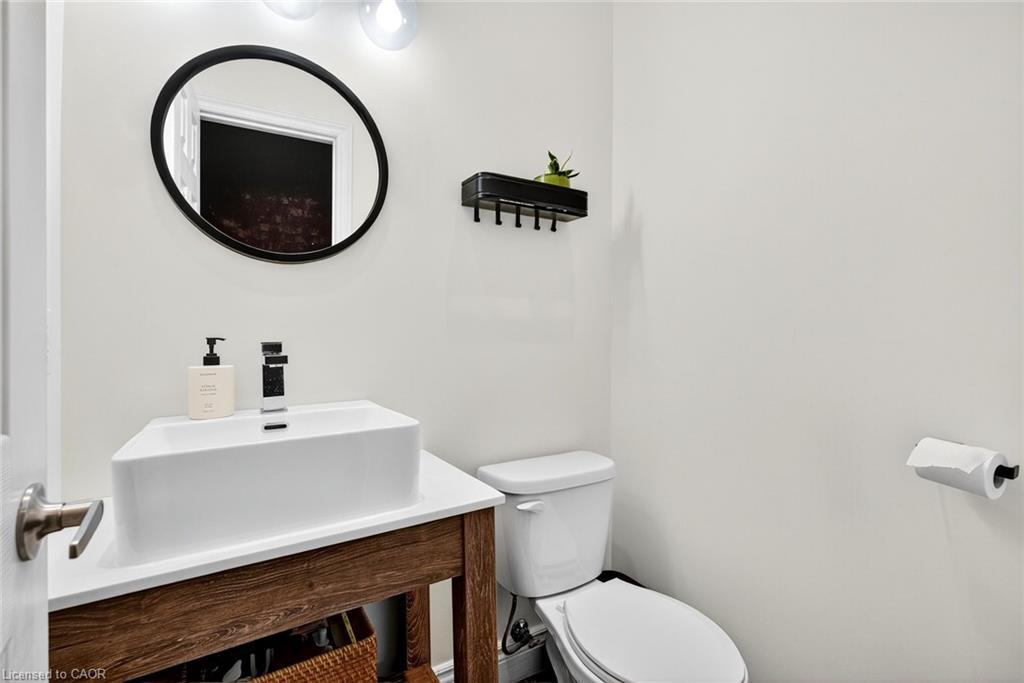 36 Ashley Street, Hamilton, ON - Indoor Photo Showing Bathroom