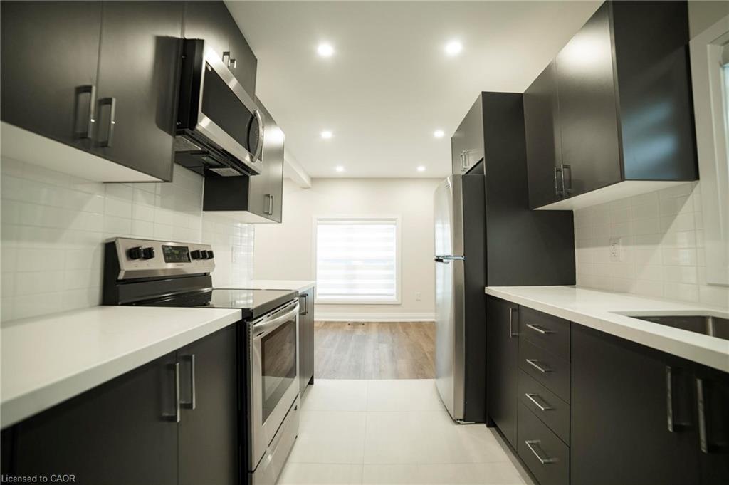 1-265 Robert Street, Hamilton, ON - Indoor Photo Showing Kitchen With Upgraded Kitchen