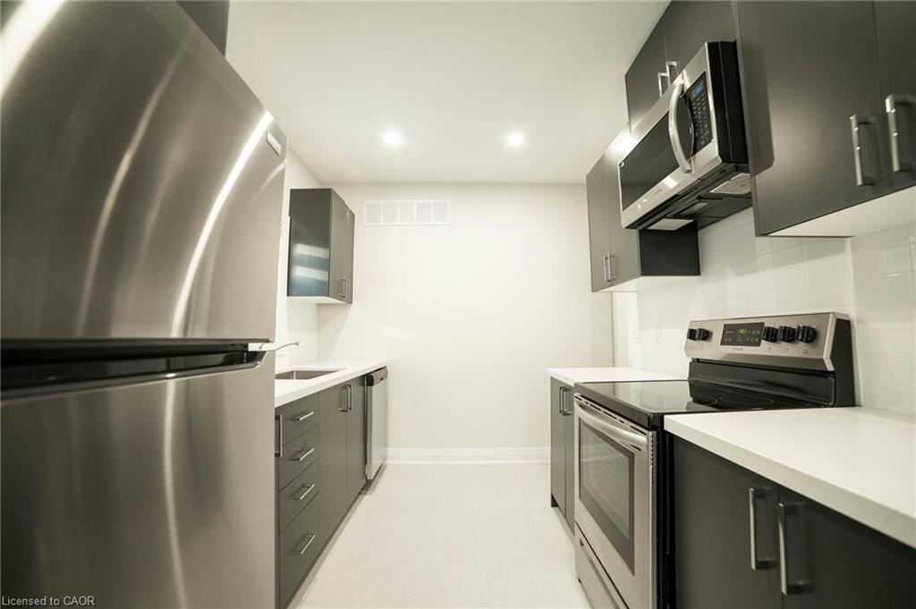 1-265 Robert Street, Hamilton, ON - Indoor Photo Showing Kitchen